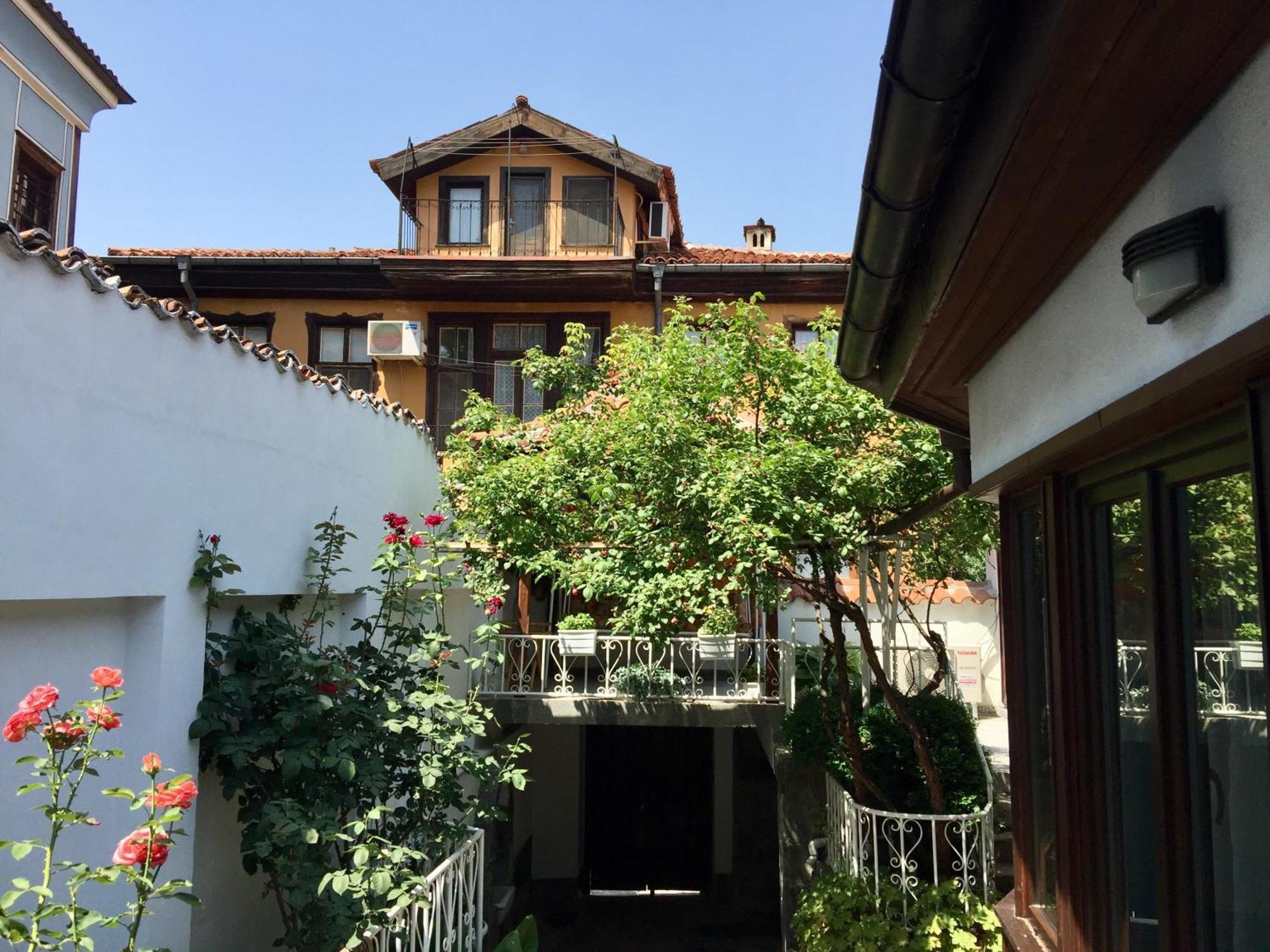 The House With The Piano Hotel Plovdiv Bagian luar foto